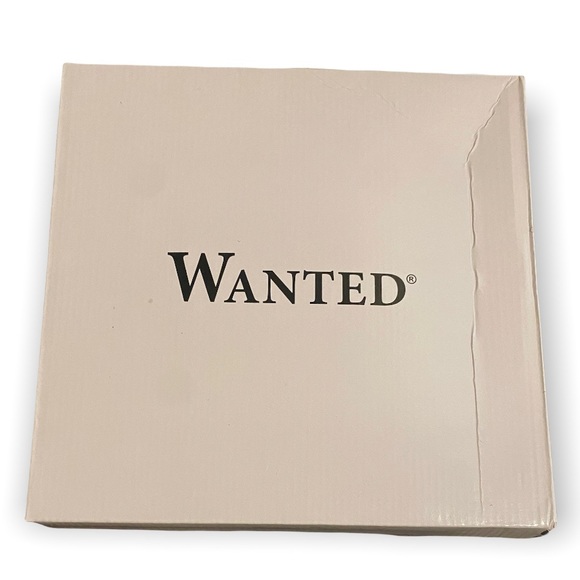 BOOTS - Picture 2 of 6